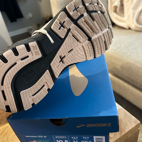 Brooks women’s adrenaline GTS 22 running shoes grey/rose/black size 10.5 - Picture 4 of 4